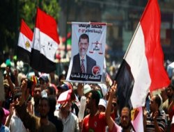 Darbe karşıtı gösteriler ivme kazandı