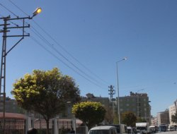 Bir sokakta yanmayan lambalar diğerinde 7/24 yanıyor!