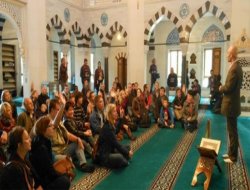 Almanya`da ``Açık Cami Günü``ne büyük ilgi