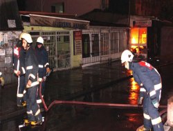 İçinde bulunduğu iş yerini ateşe verdi