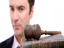 Her aileye bir aile avukatı