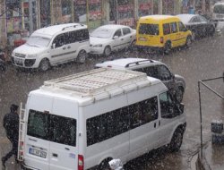 Karlıova'da yılın ilk karı yağdı