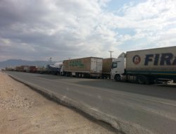 Habur'da araç kuyruğu 10 km'ye ulaştı