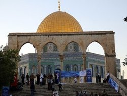 Mescid-i Aksa`ya Zorla Girdiler