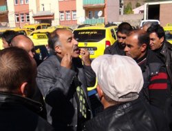 Karlıova'da taksiciler eylem yaptı