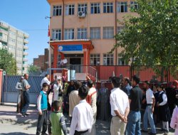 "Veliler hizmetli parası bağışından şikâyetçi"