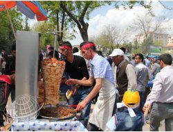 Kutlu Doğum Etkinliğiyle Seyyar Satıcıların Yüzü Güldü