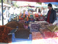 Bayramlık şekerler tezgâhtaki yerini aldı