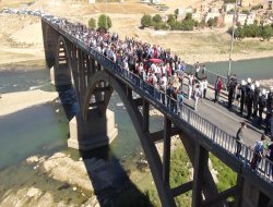 Hasankeyliler yolu kapatıp eylem yaptı