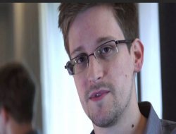 Snowden'in babası Rusya'da