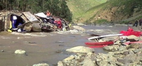 Yolcu otobüsü nehre uçtu: 50 ölü