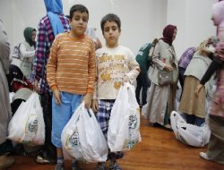 Mersin'de bin yetim giydirildi