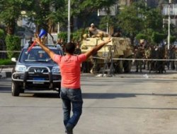 Mısır`da darbe karşıtlarına 45 gözaltı