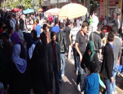 Bayram alışverişi esnafın yüzünü güldürdü