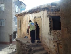 Çermik Köprü Der 100 aileye et dağıttı