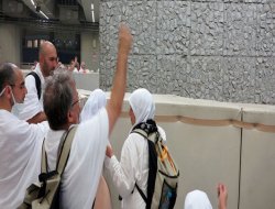 Hacılar Cemarat`ta Şeytan Taşladı