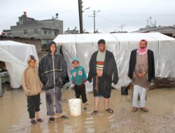 Suriyeli sığınmacılar yardım bekliyor