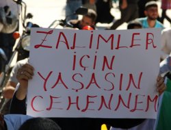 İslami STK'lara yönelik saldırılar Adana'da tel'in edildi