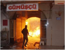 İnegöl'ün tarihi Kapalı Çarşı'sı yandı