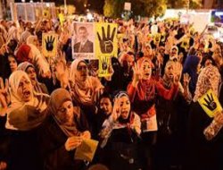 Ezherli kız öğrenciler darbe karşıtı eylem yaptı