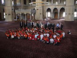 Mevsimlik işçi çocukları camilerle arkadaş oldu