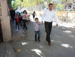 Çocuklarına şiddet uygulayan anne gözaltına alındı