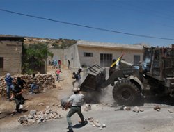 'Siyonistler Onlarca Araçla Ebu Deys'i Kuşattı'