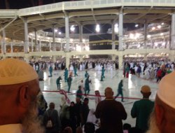 Milyonlar Kabe'de bir araya geldi