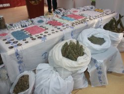 Diyarbakır'da uyuşturucu baskınlarında 51 gözaltı