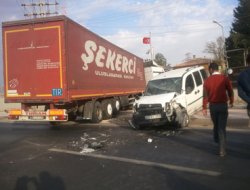 Viranşehir'de TIR'la otomobil çarpıştı