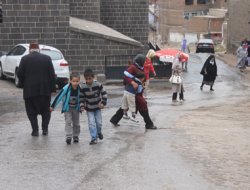 Patlayan su deposu halkı mağdur ediyor