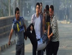 Mısır'da darbeciler göstericilere ateş açtı