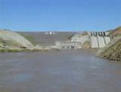 Nehir yatağına su verildi