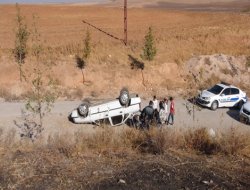 Şarampole yuvarlanan araçtan burnu kanamadan çıktı