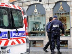 Gün ortasında 400 bin Avroluk kuyumcu soygunu