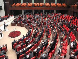 Ak Partili 3 vekil başörtüsüyle Meclis'e girecek