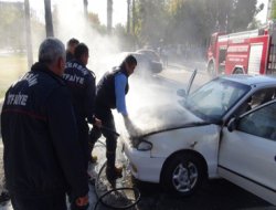 Park halindeki araç yandı