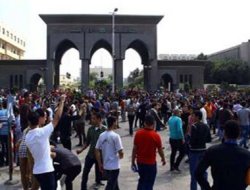 Mısır`da Darbe Karşıtı Öğrencilere Müdahale