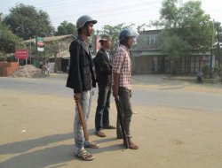 Hindular 3 Müslümanı döverek katletti