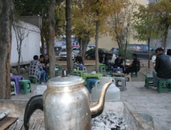 Çaresizliğin adı, 'Enkaz çay evi'