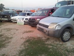 Oto hırsızlığı zanlısı 3 kişi tutuklandı