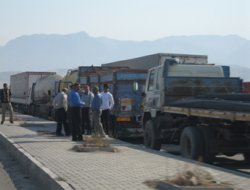 Habur' da araç kuyruğu 25 kilometreyi buldu