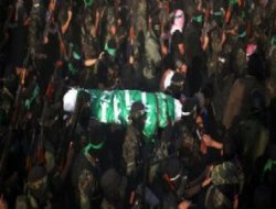 İsrail'in şehid ettiği komutan defnedildi