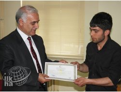 AÖL'den Mezun Olanlara Diplomaları Verildi