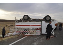 Biber yüklü pikap kaza yaptı: 1 ölü, 8 yaralı