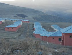 AFAD konutları kaderlerine terk edilmiş