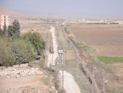 Sınırdaki duvar yapımına tekrar başlandı