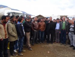 Baraj inşaatında çalışan işçiler grevde