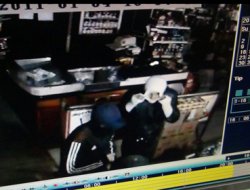 Hırsızlar marketi soydu