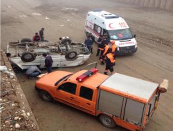 Panelvan alt geçide düştü